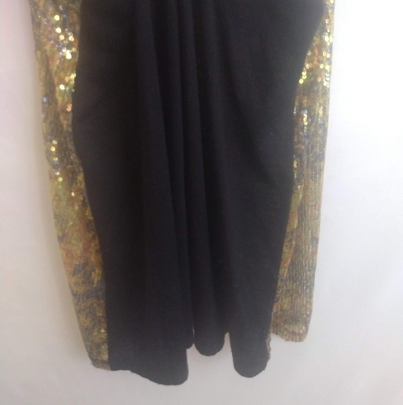 Almost Famous Gold Sequins Print Tank - Picture 9 of 12